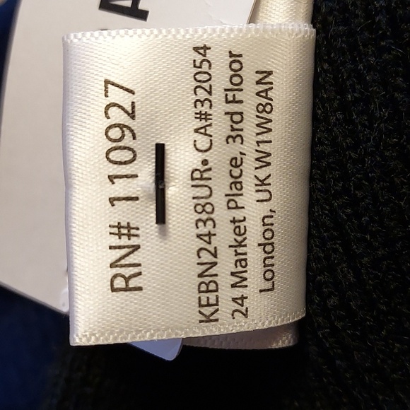 Urban Outfitters NWT Black & Red Keith Haring Knit Laughing Heart Beanie Hat OS - Picture 7 of 9